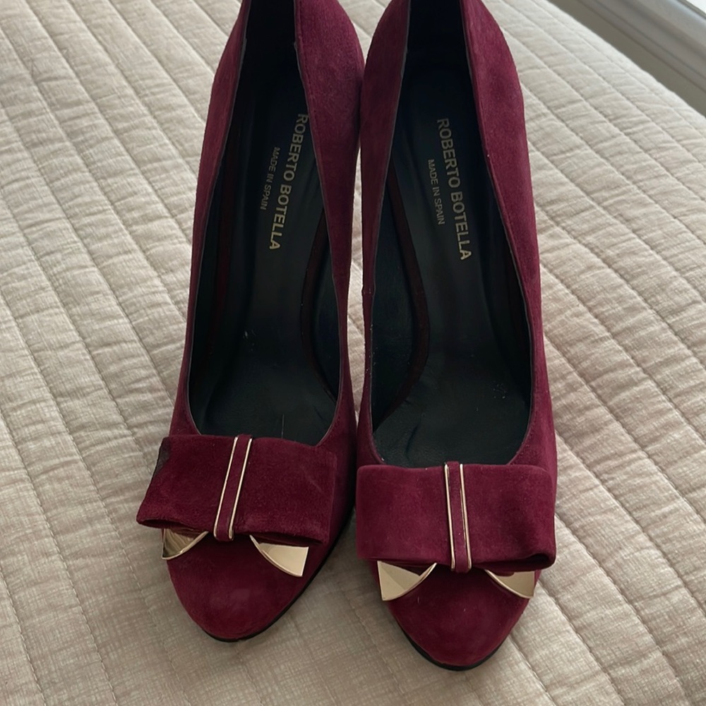 Beautiful mahogany suede high heels